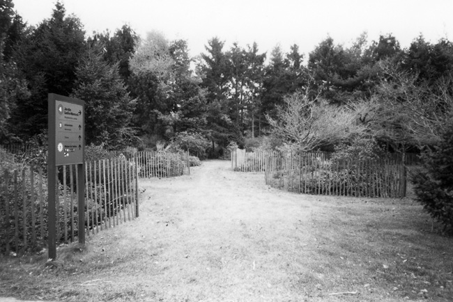 Entrance to the Jardin
Leslie-Hancock Ericacetum of the Montreal Botanical Gardens