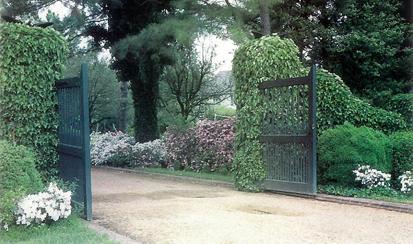 Lisburne entrance gate