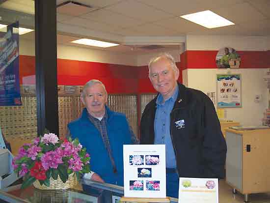 Harry Wright and
Dave Godfrey at the North Island Chapter stamp display.